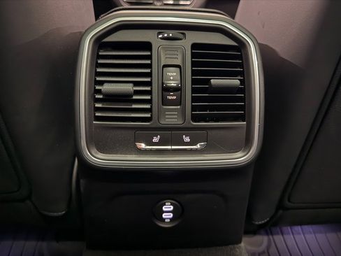 Certified 2026 Porsche Macan image 30