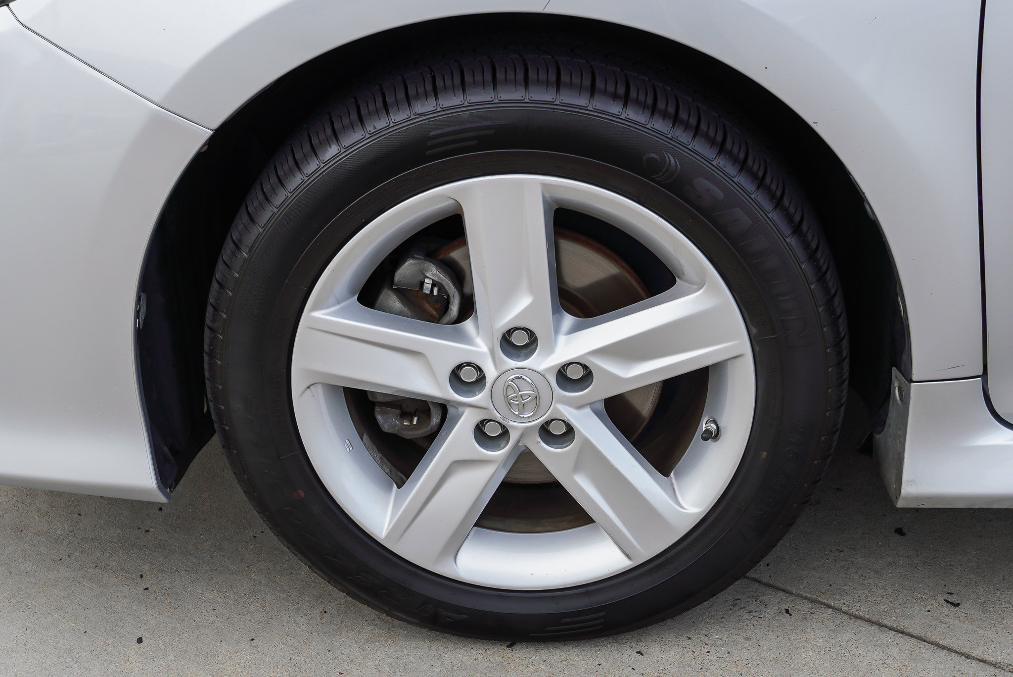 Used 2013 Toyota Camry SE FWD image 12