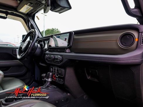 Used 2024 Jeep Gladiator Mojave image 16