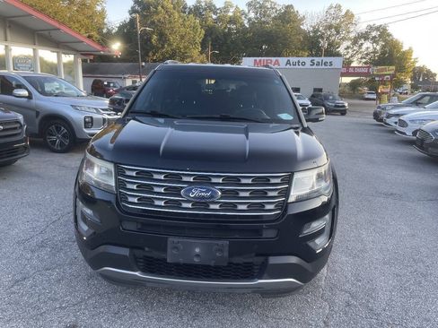 Used 2017 Ford Explorer XLT w/ Equipment Group 202A AWD/4WD image 8