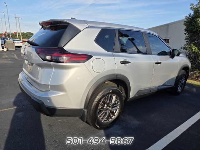 Used 2024 Nissan Rogue S FWD image 4