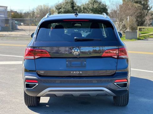 Used 2022 Volkswagen Taos SE FWD image 4