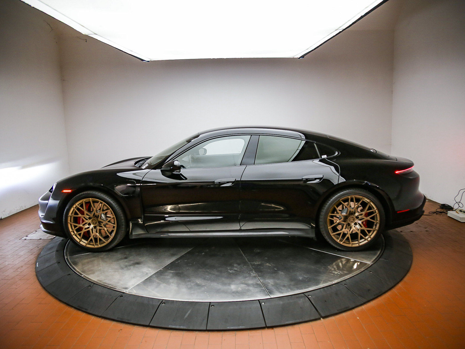 Used 2020 Porsche Taycan Turbo AWD/4WD image 2