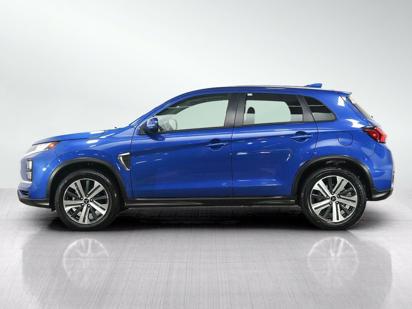 Used 2024 Mitsubishi Outlander Sport SE AWD/4WD image 2