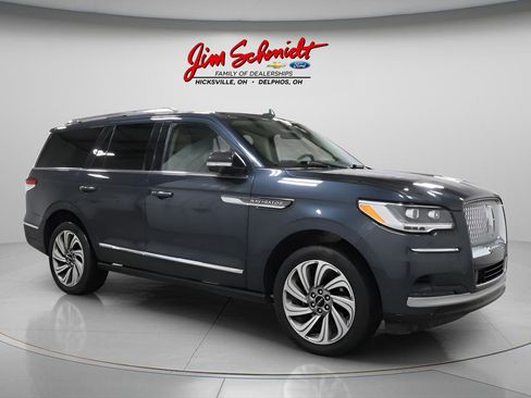 Used 2022 Lincoln Navigator Reserve AWD/4WD image 2
