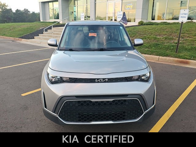 Used 2023 Kia Soul LX FWD image 2