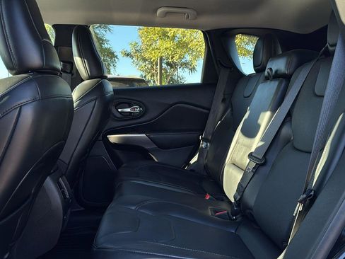 Used 2020 Jeep Cherokee Limited image 22