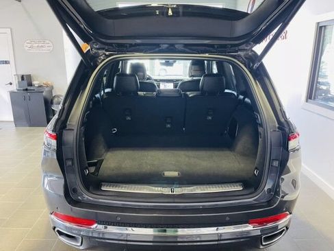 Used 2023 Jeep Grand Cherokee Overland w/ Luxury Tech Group IV AWD/4WD image 17