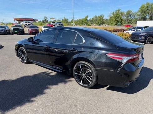 Used 2018 Toyota Camry XSE FWD image 10