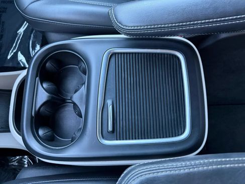Used 2023 Chrysler Pacifica Touring-L FWD image 29