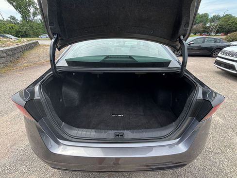 Used 2025 Nissan Altima 2.5 SV FWD image 31