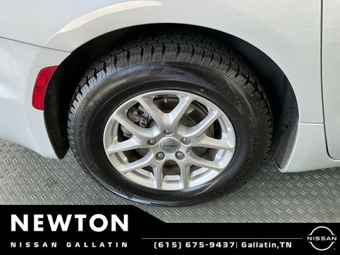 Used 2023 Chrysler Pacifica Touring-L FWD image 46