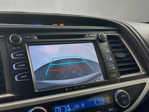 Used 2019 Toyota Highlander XLE image 23