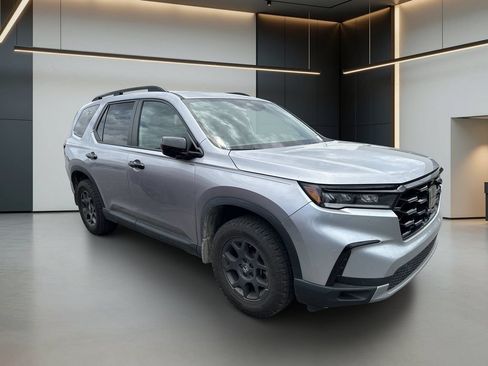 Used 2024 Honda Pilot TrailSport image 9