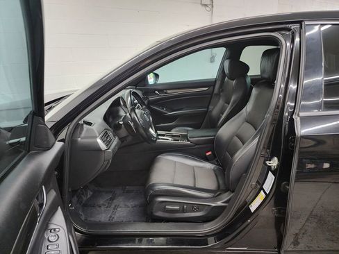 Used 2018 Honda Accord Sport image 12