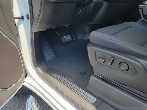 Certified 2024 Chevrolet Silverado 1500 LT AWD/4WD image 27