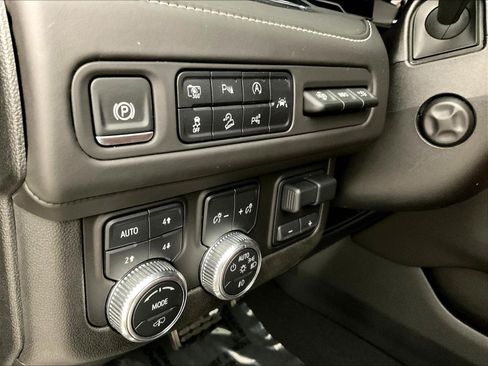Used 2024 GMC Yukon Denali Ultimate AWD/4WD image 40