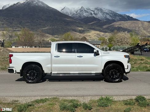 Used 2019 Chevrolet Silverado 1500 High Country w/ Technology Package AWD/4WD image 8