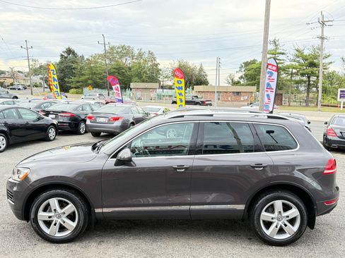 Used 2012 Volkswagen Touareg VR6 image 7