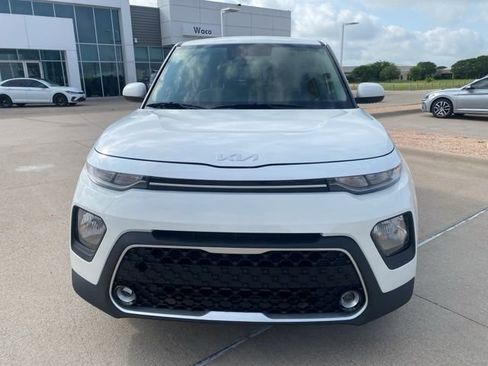 Used 2022 Kia Soul LX w/ Technology Package FWD image 3