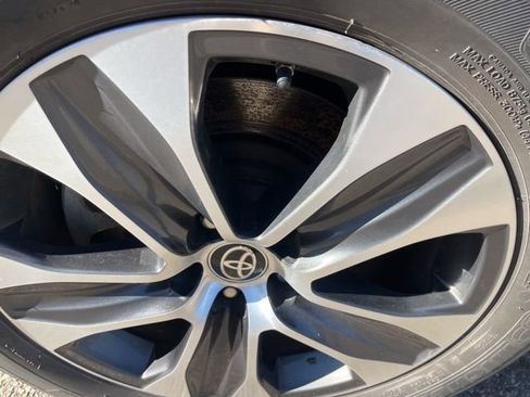 Used 2021 Toyota Highlander XLE image 9