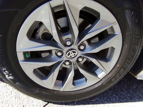 Used 2024 Toyota Sienna XLE image 70