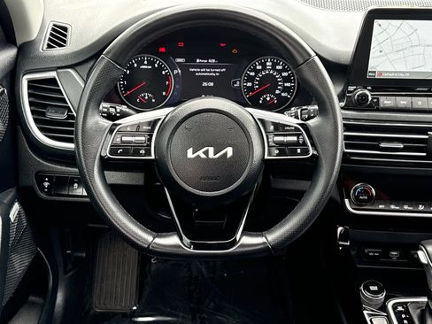 Used 2022 Kia Seltos SX w/ Sunroof Package image 13