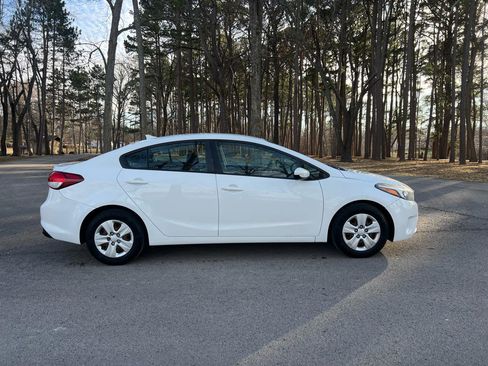 Used 2018 Kia Forte LX image 5