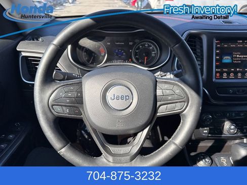 Used 2019 Jeep Cherokee Trailhawk w/ Cold Weather Group image 22