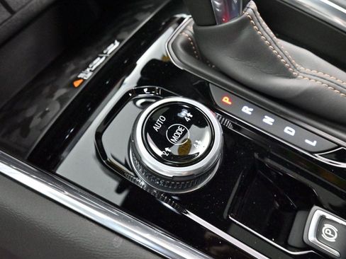 Used 2025 GMC Canyon AT4 w/ Technology Plus Package image 30