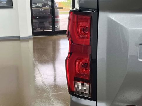 Used 2025 Chevrolet Colorado Z71 AWD/4WD image 12