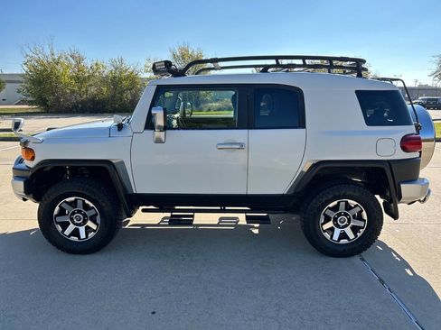 Used 2014 Toyota FJ Cruiser 4WD image 8