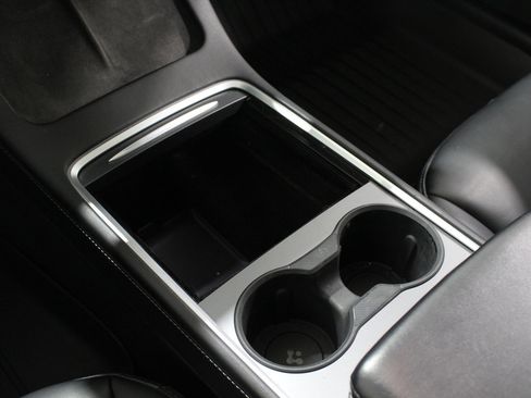 Used 2021 Tesla Model 3 Standard Range Plus image 17