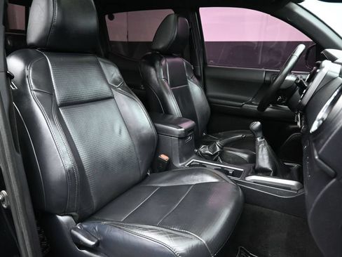 Used 2020 Toyota Tacoma TRD Sport AWD/4WD image 24