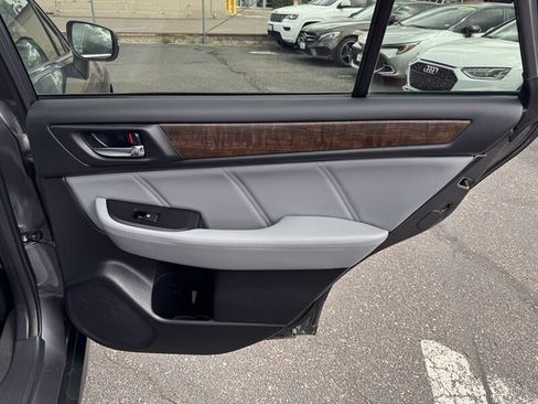 Used 2018 Subaru Outback 3.6R Limited AWD/4WD image 30