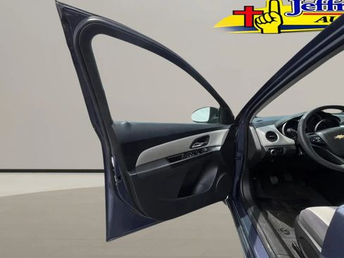 Used 2013 Chevrolet Cruze LS FWD image 5
