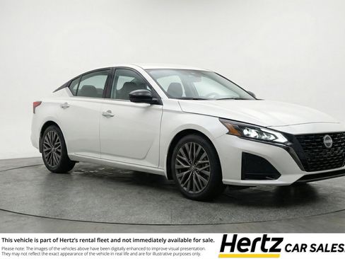 Used 2025 Nissan Altima 2.5 SV image 1