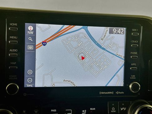 Used 2020 Toyota Highlander XLE AWD/4WD image 22