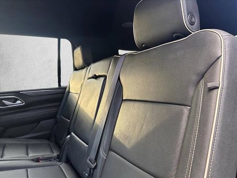 Used 2023 GMC Yukon XL SLT image 23