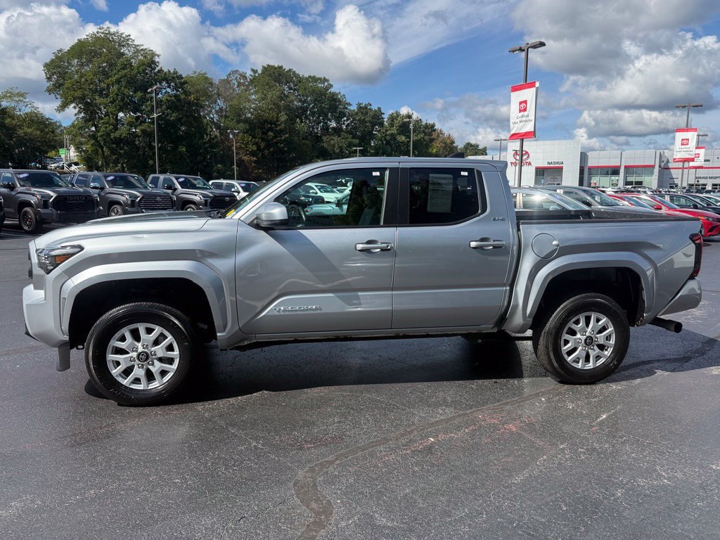 Certified 2025 Toyota Tacoma SR5 AWD/4WD image 3