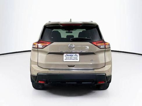 Used 2024 Nissan Rogue SV w/ SV Premium Package FWD image 5