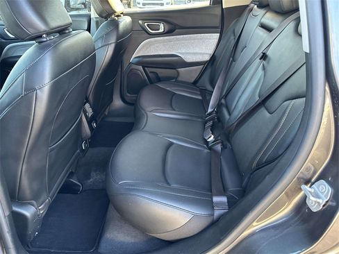 Used 2022 Jeep Compass Latitude image 12