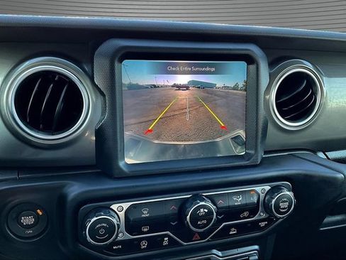 Used 2023 Jeep Gladiator Overland AWD/4WD image 15