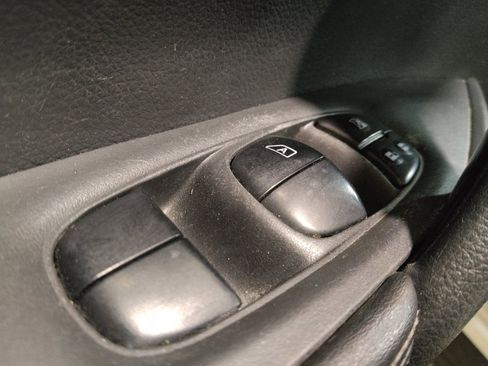 Used 2017 Nissan Rogue S FWD image 27