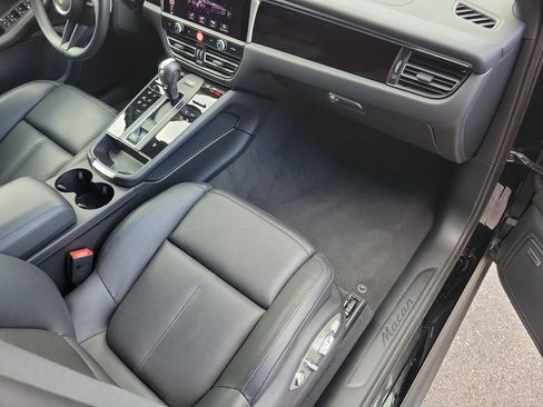 Certified 2025 Porsche Macan AWD/4WD image 19