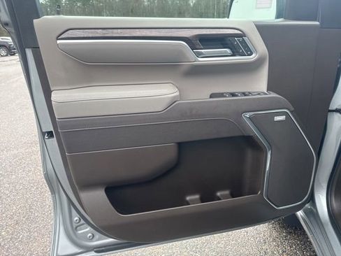 Used 2025 Chevrolet Silverado 1500 LTZ image 9