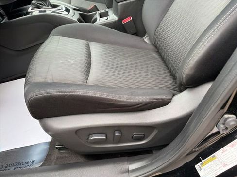 Used 2017 Nissan Rogue SV FWD image 8
