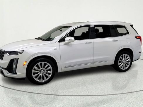 Certified 2020 Cadillac XT6 Premium Luxury AWD/4WD image 2