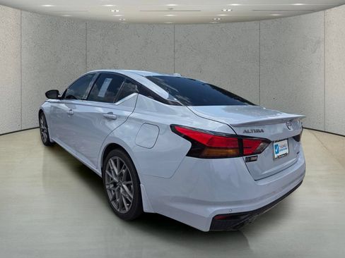 Used 2024 Nissan Altima 2.0 SR FWD image 3