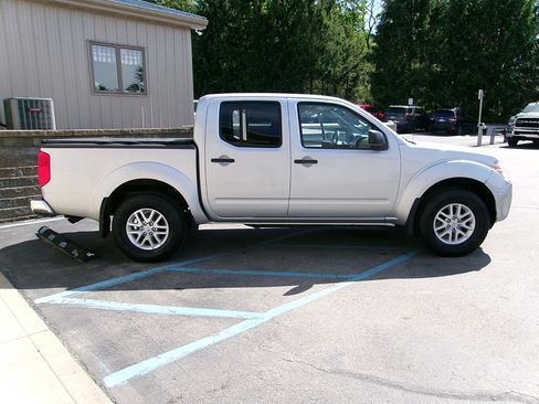 Used 2017 Nissan Frontier SV AWD/4WD image 9